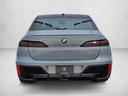 Brooklyn Grey Metallic 2026 BMW 740 740i