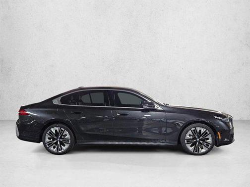 Dark Graphite Metallic 2026 BMW 530 530i