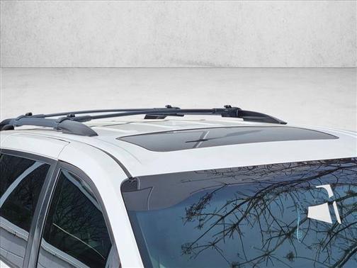 Blizzard Pearl 2017 Toyota Sienna XLE