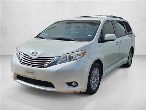 Blizzard Pearl 2017 Toyota Sienna XLE