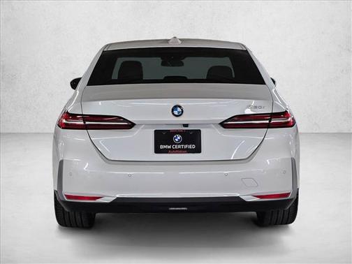 Mineral White Metallic 2026 BMW 530 530i