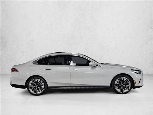 Mineral White Metallic 2026 BMW 530 530i