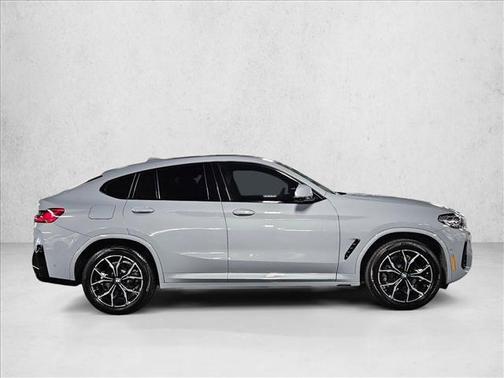 2025 BMW X4 xDrive30i