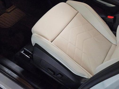 Mineral White Metallic 2026 BMW X1 xDrive28i