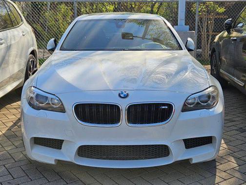 Alpine White 2014 BMW M5 Base