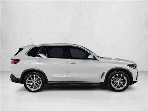 Mineral White Metallic 2023 BMW X5 xDrive40i