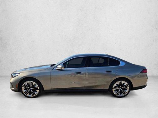 Oxide Grey Metallic 2026 BMW i5 eDrive40