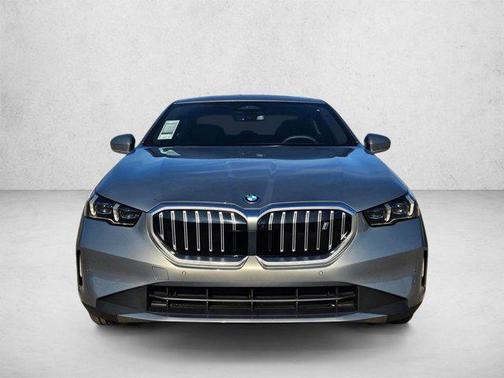 Oxide Grey Metallic 2026 BMW i5 eDrive40