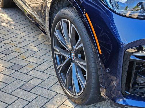 2022 BMW X7 M50i