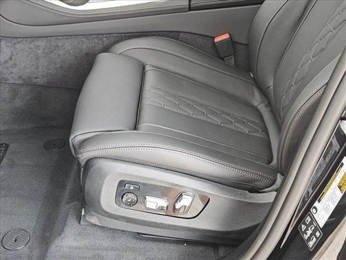 Black Sapphire Metallic 2026 BMW X5 M60i
