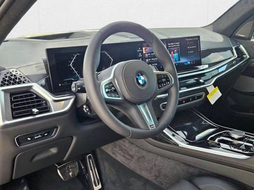 Carbon Black Metallic 2026 BMW X7 xDrive40i