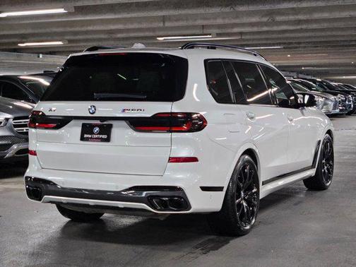 Mineral White Metallic 2025 BMW X7 M60i