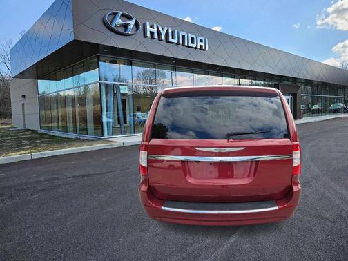 2015 Chrysler Town & Country Touring-L