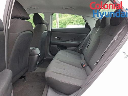 White 2025 Hyundai ELANTRA SE