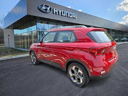 2022 Hyundai VENUE SEL