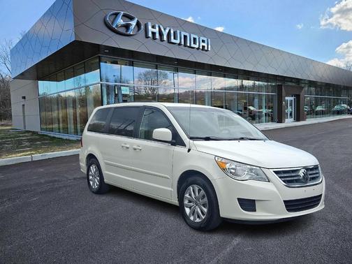2012 Volkswagen Routan SE