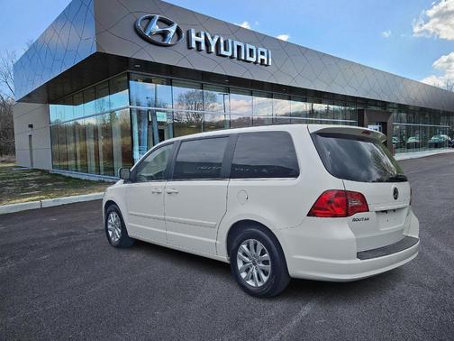 2012 Volkswagen Routan SE