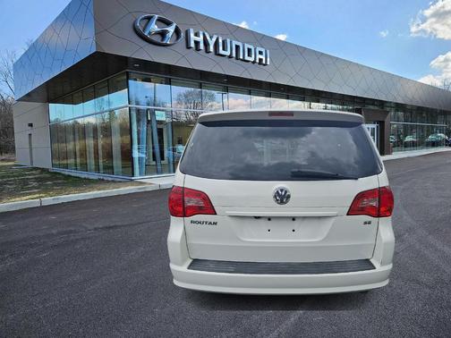 2012 Volkswagen Routan SE