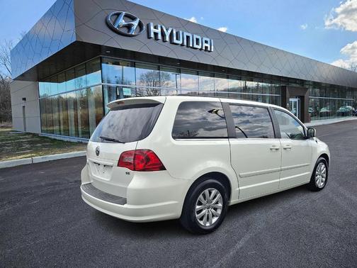 2012 Volkswagen Routan SE