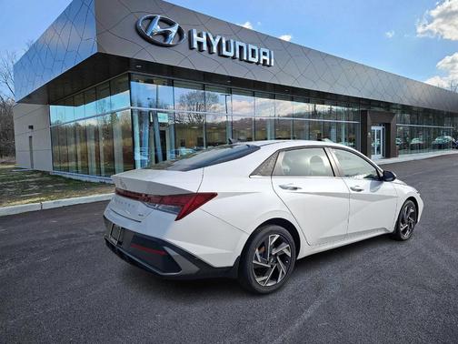 2025 Hyundai ELANTRA HEV Limited