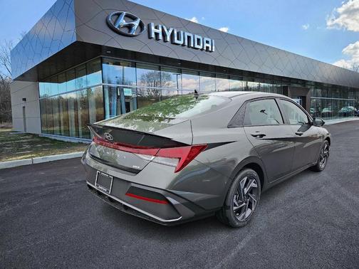 2025 Hyundai ELANTRA HEV SEL Sport