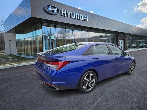 2022 Hyundai ELANTRA Limited