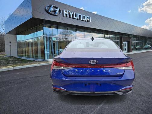 2022 Hyundai ELANTRA Limited
