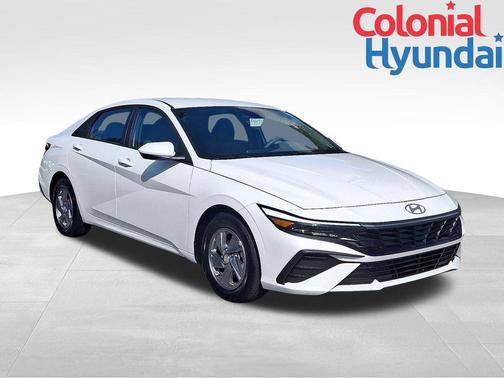 2024 Hyundai ELANTRA SE