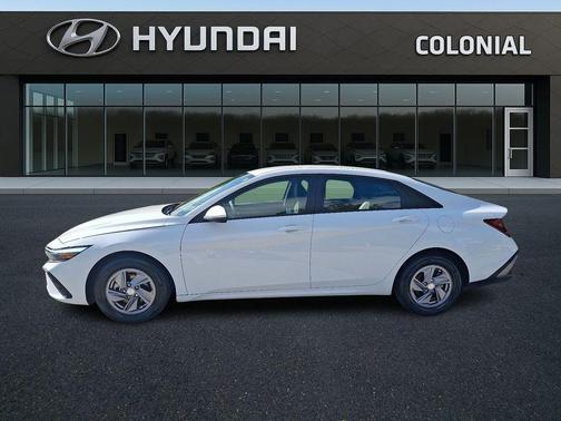 2024 Hyundai ELANTRA SE