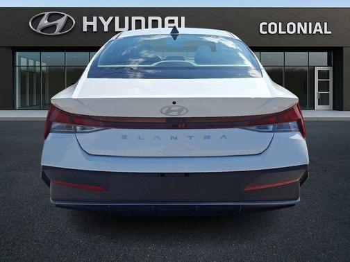 2024 Hyundai ELANTRA SE