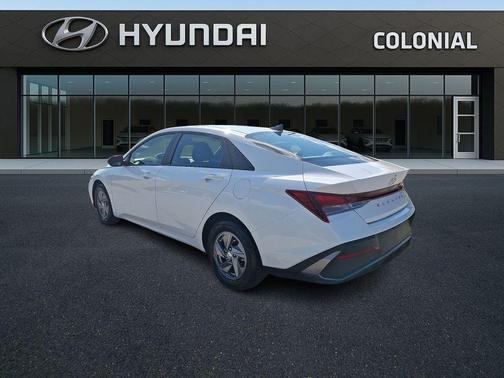 2024 Hyundai ELANTRA SE