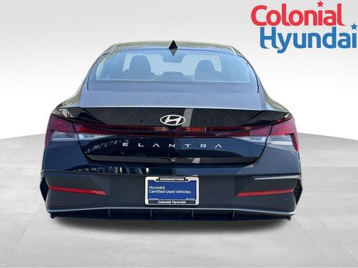 Black 2026 Hyundai ELANTRA SE