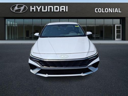2025 Hyundai ELANTRA SE