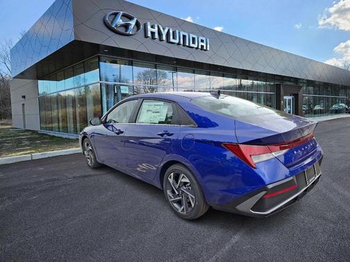 2025 Hyundai ELANTRA Limited
