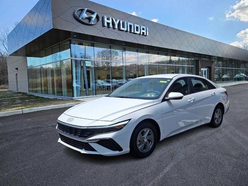 2025 Hyundai ELANTRA SE