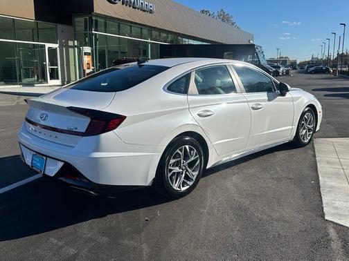 2022 Hyundai SONATA SEL