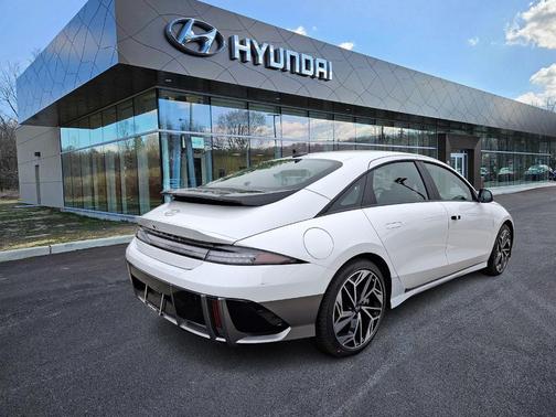 2025 Hyundai IONIQ 6 SEL