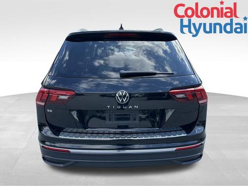 Deep Black Pearl Effect 2022 Volkswagen Tiguan 2.0T SE