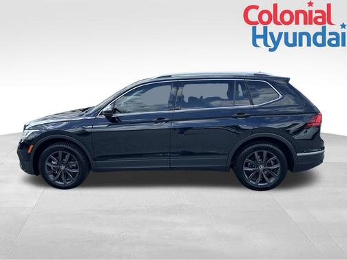 Deep Black Pearl Effect 2022 Volkswagen Tiguan 2.0T SE