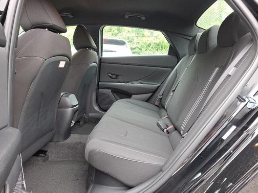 2025 Hyundai ELANTRA HEV SEL Sport