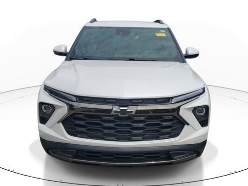 Iridescent Pearl Tricoat 2025 Chevrolet Trailblazer ACTIV