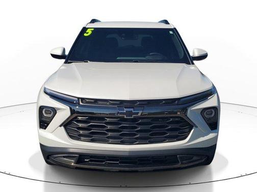 Iridescent Pearl Tricoat 2025 Chevrolet Trailblazer ACTIV
