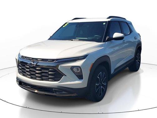 Iridescent Pearl Tricoat 2025 Chevrolet Trailblazer ACTIV