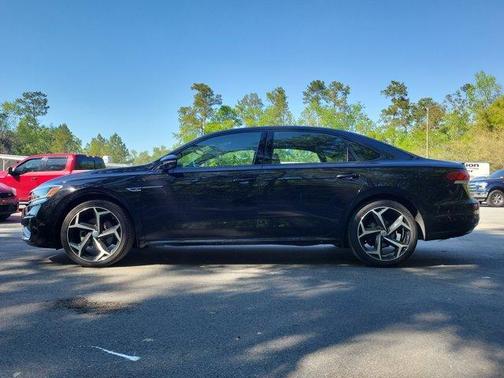 2022 Volkswagen Passat 2.0T R-Line