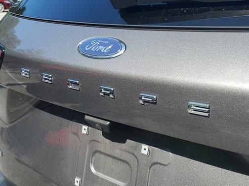Gray Metallic 2022 Ford Escape SE