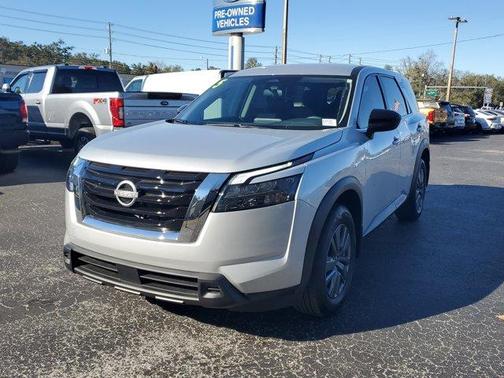 2025 Nissan Pathfinder S