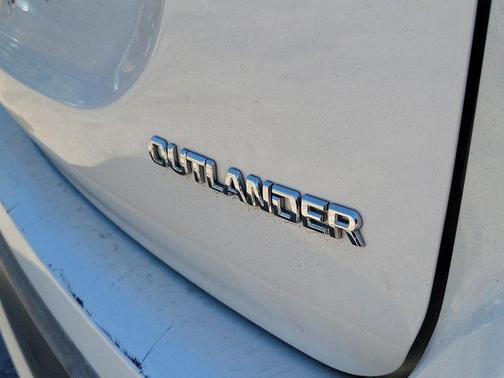 2016 Mitsubishi Outlander ES