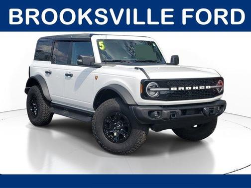 Oxford White 2025 Ford Bronco Badlands