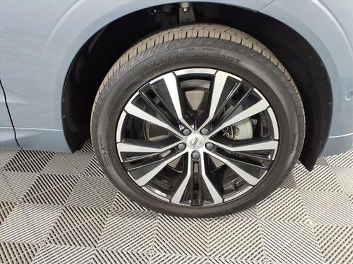 2023 Volvo XC60 Recharge Plug-In Hybrid T8 Plus Dark Theme