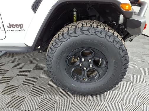 Bright White Clearcoat 2021 Jeep Gladiator Rubicon